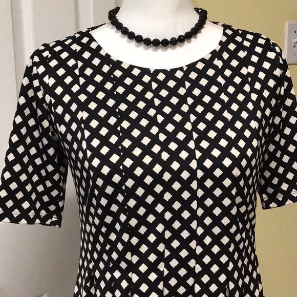 CUTE BLK & WHITE PRINT SHORT SLEV DRESS PM - Picture 2 of 10